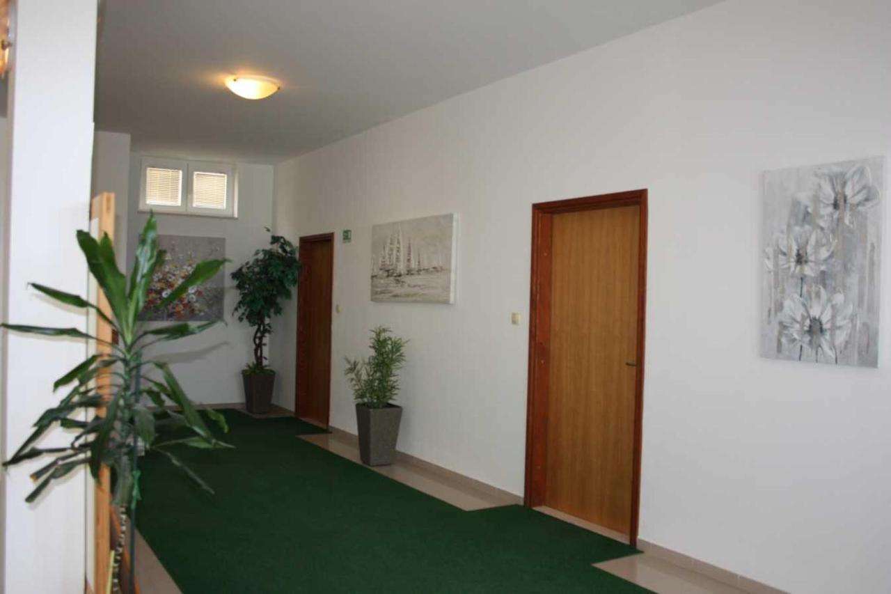 Villa Dvor Apartments Omiš Kültér fotó